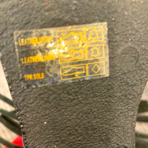 Fringed leather upper ankle boots. Size 7.5 - Picture 3 of 4